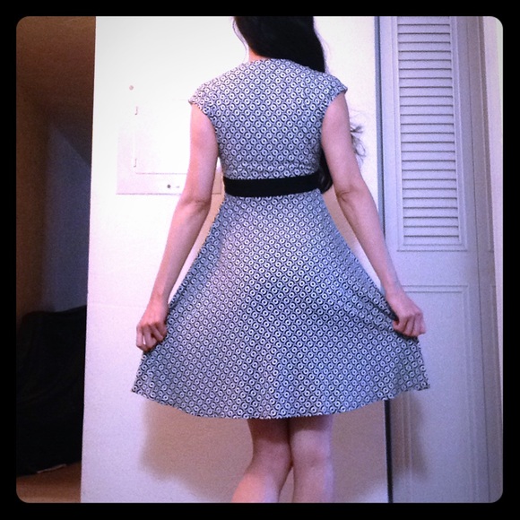 Maggy London Black & White Coin Dress, size 6 - Picture 3 of 3